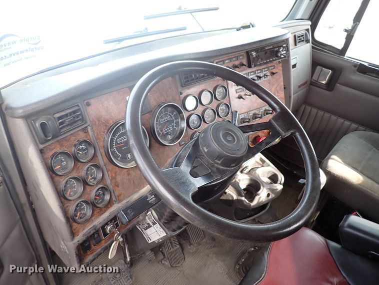 image for item DJ0007 2002 Kenworth W900  semi truck