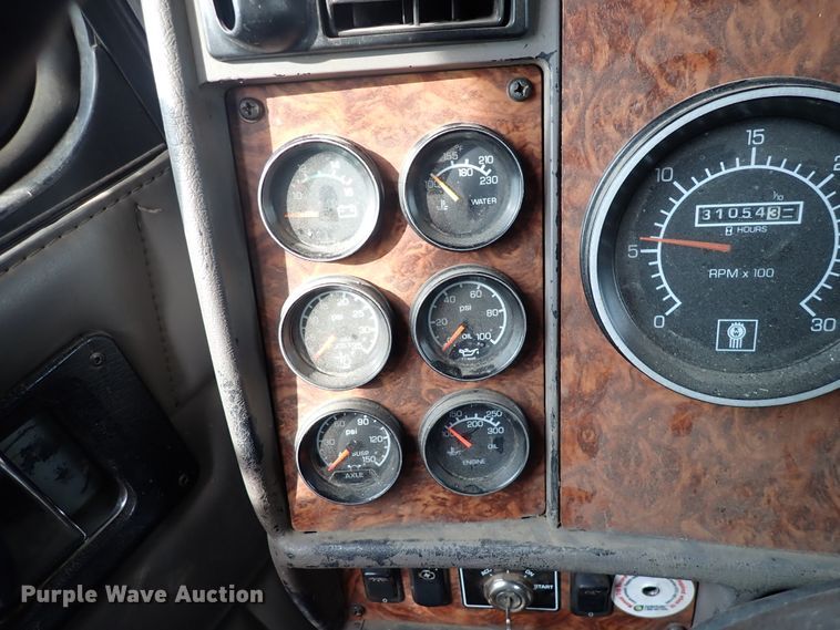 image for item DJ0007 2002 Kenworth W900  semi truck