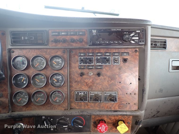 image for item DJ0007 2002 Kenworth W900  semi truck