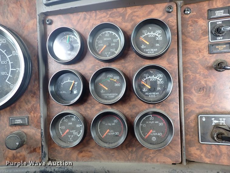 image for item DJ0007 2002 Kenworth W900  semi truck