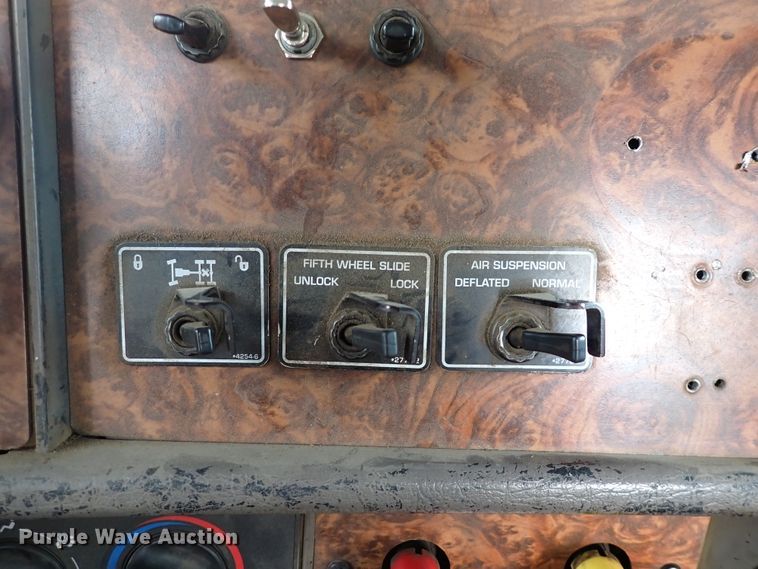 image for item DJ0007 2002 Kenworth W900  semi truck