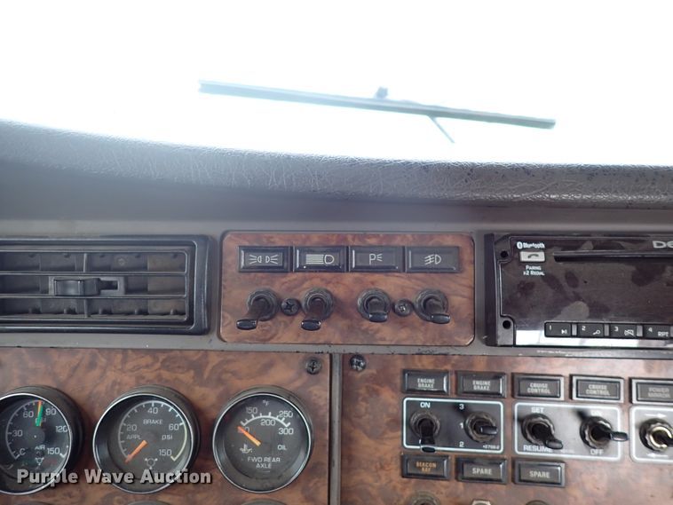 image for item DJ0007 2002 Kenworth W900  semi truck