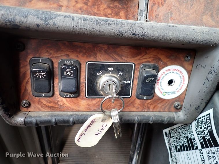 image for item DJ0007 2002 Kenworth W900  semi truck