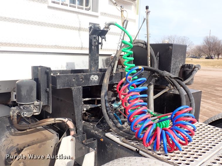 image for item DJ0007 2002 Kenworth W900  semi truck