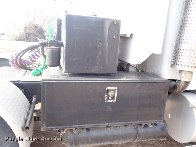 image for item DJ0007 2002 Kenworth W900  semi truck