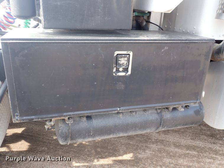 image for item DJ0007 2002 Kenworth W900  semi truck