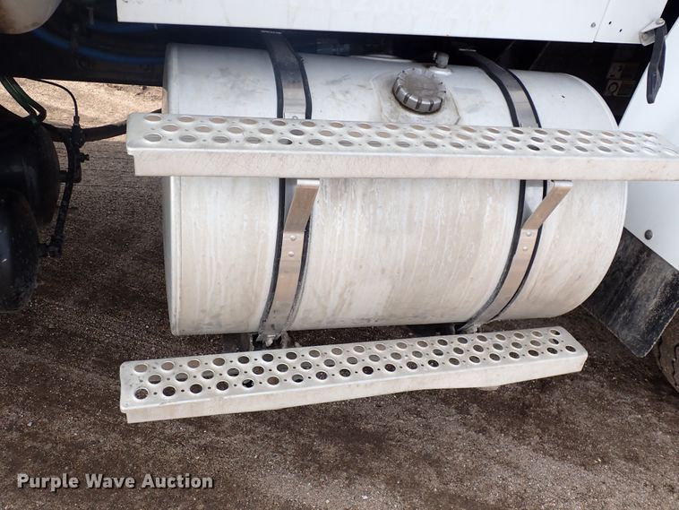 image for item DJ0007 2002 Kenworth W900  semi truck