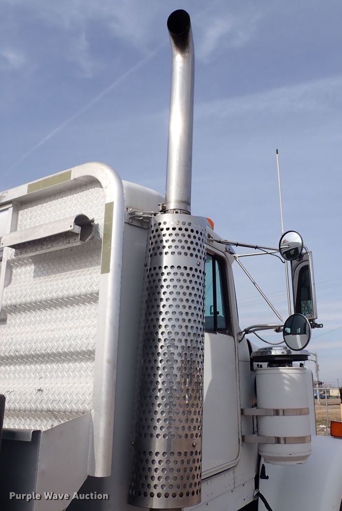 image for item DJ0007 2002 Kenworth W900  semi truck