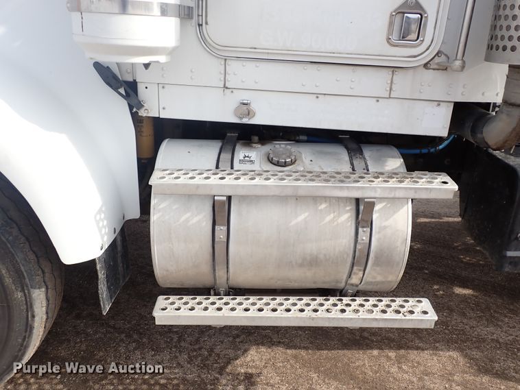 image for item DJ0007 2002 Kenworth W900  semi truck