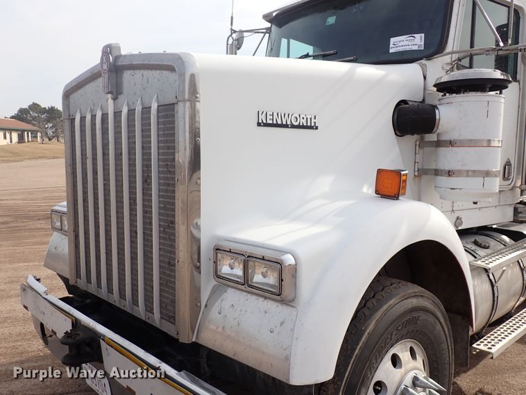 image for item DJ0007 2002 Kenworth W900  semi truck