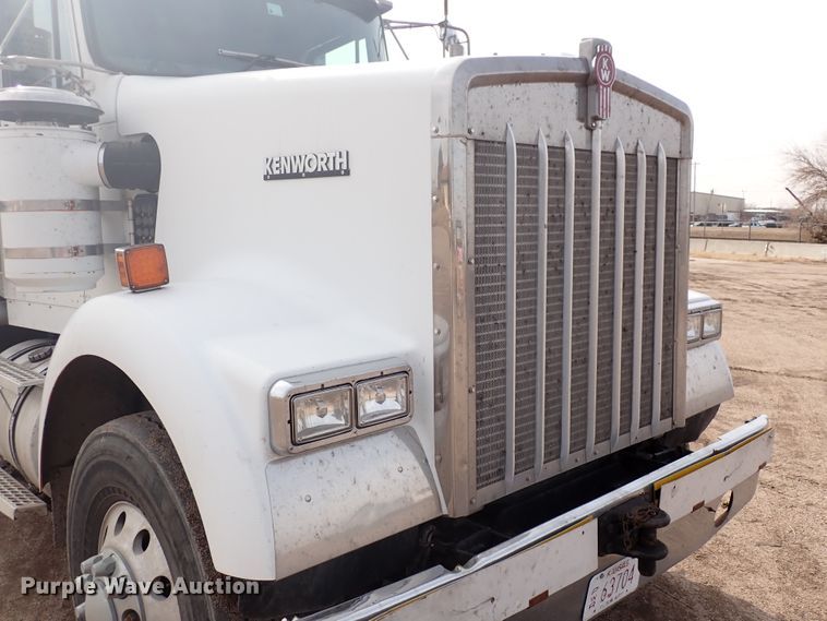image for item DJ0007 2002 Kenworth W900  semi truck