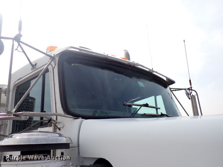 image for item DJ0007 2002 Kenworth W900  semi truck