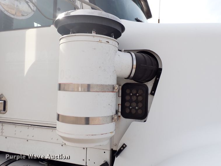 image for item DJ0007 2002 Kenworth W900  semi truck