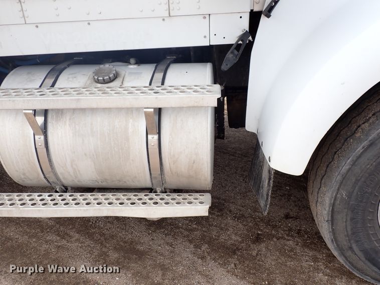 image for item DJ0007 2002 Kenworth W900  semi truck