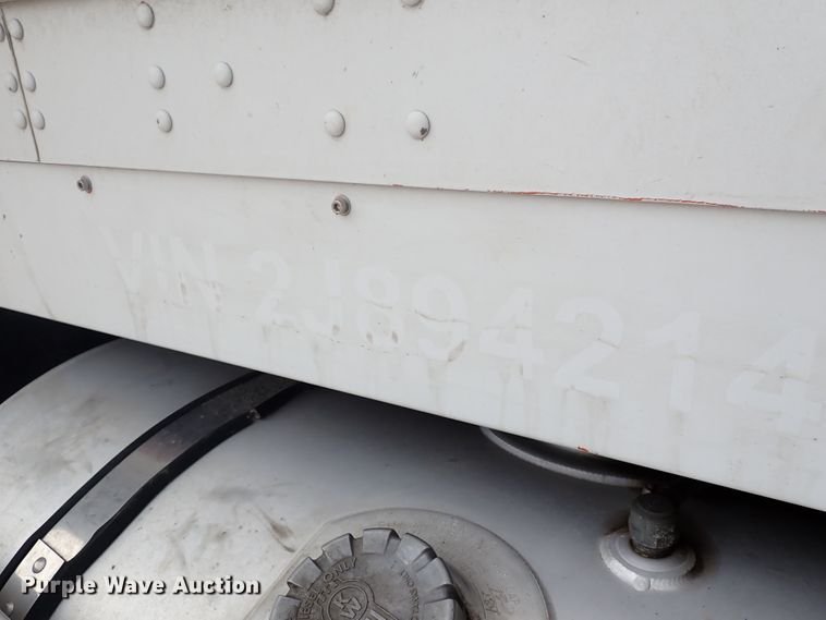 image for item DJ0007 2002 Kenworth W900  semi truck