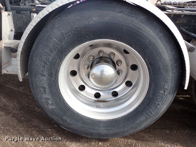 image for item DJ0007 2002 Kenworth W900  semi truck