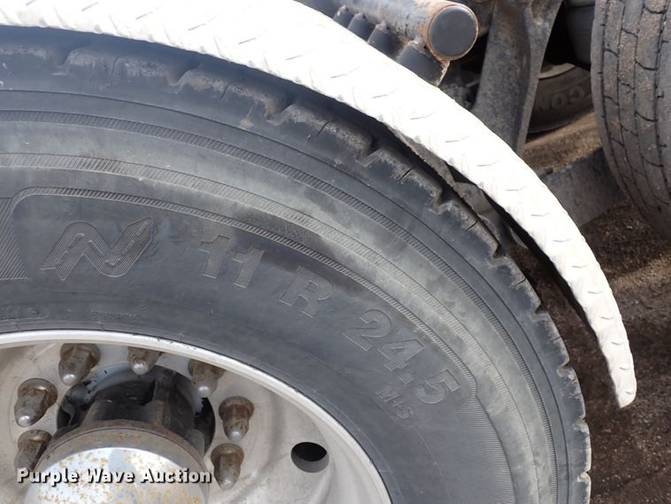 image for item DJ0007 2002 Kenworth W900  semi truck