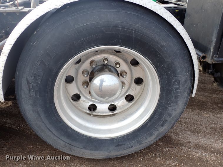 image for item DJ0007 2002 Kenworth W900  semi truck