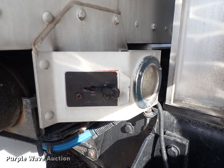 image for item DJ0007 2002 Kenworth W900  semi truck