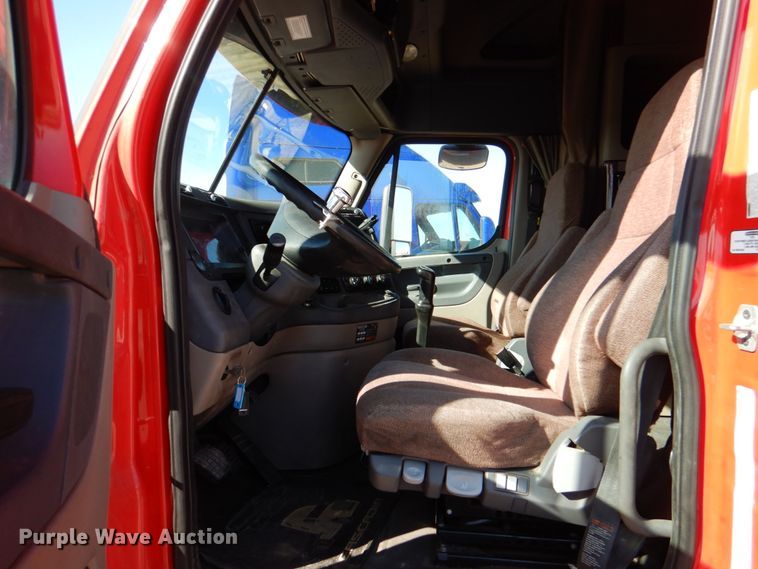 image for item DJ0382 2014 Freightliner Cascadia  semi truck