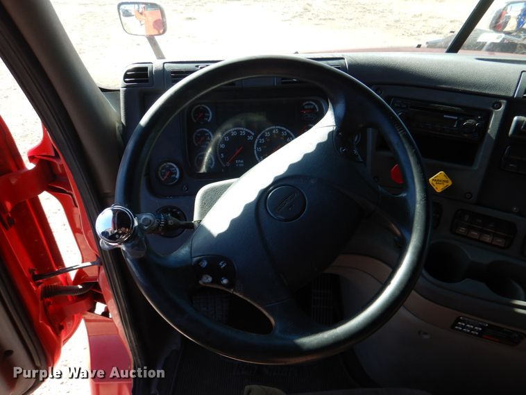 image for item DJ0382 2014 Freightliner Cascadia  semi truck