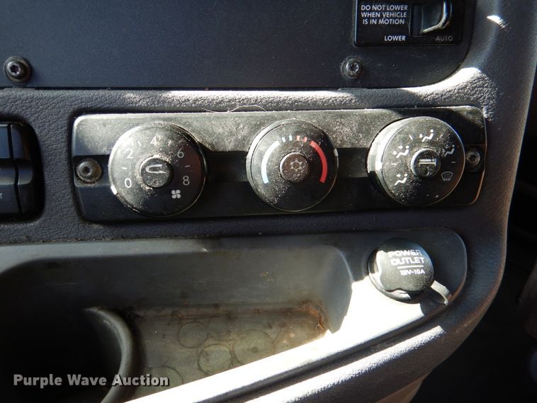 image for item DJ0382 2014 Freightliner Cascadia  semi truck