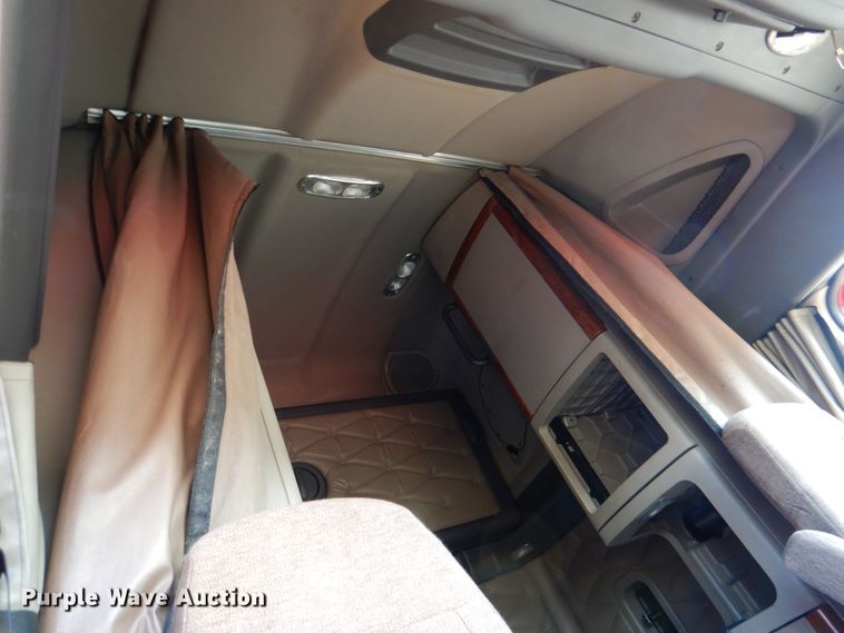 image for item DJ0382 2014 Freightliner Cascadia  semi truck