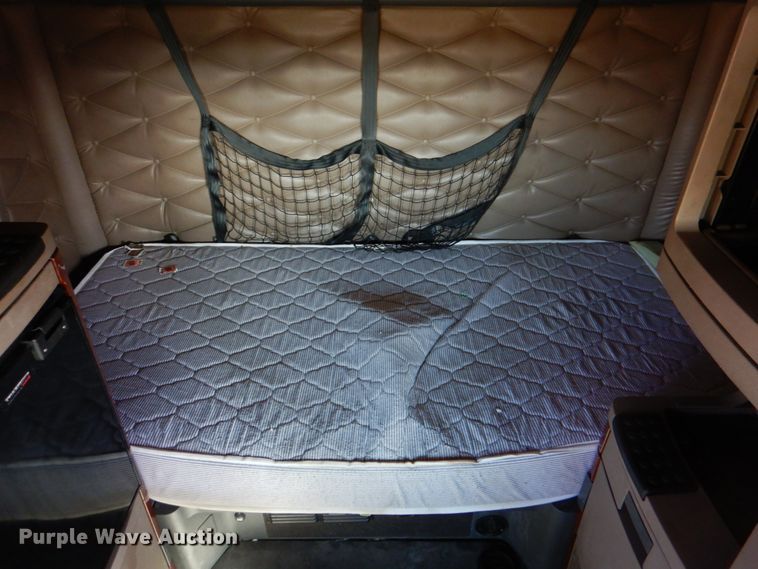 image for item DJ0382 2014 Freightliner Cascadia  semi truck