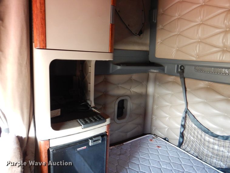 image for item DJ0382 2014 Freightliner Cascadia  semi truck