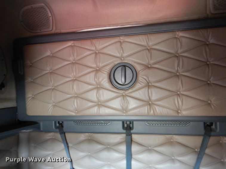 image for item DJ0382 2014 Freightliner Cascadia  semi truck