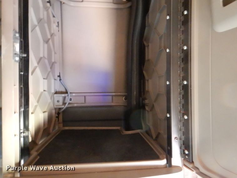 image for item DJ0382 2014 Freightliner Cascadia  semi truck