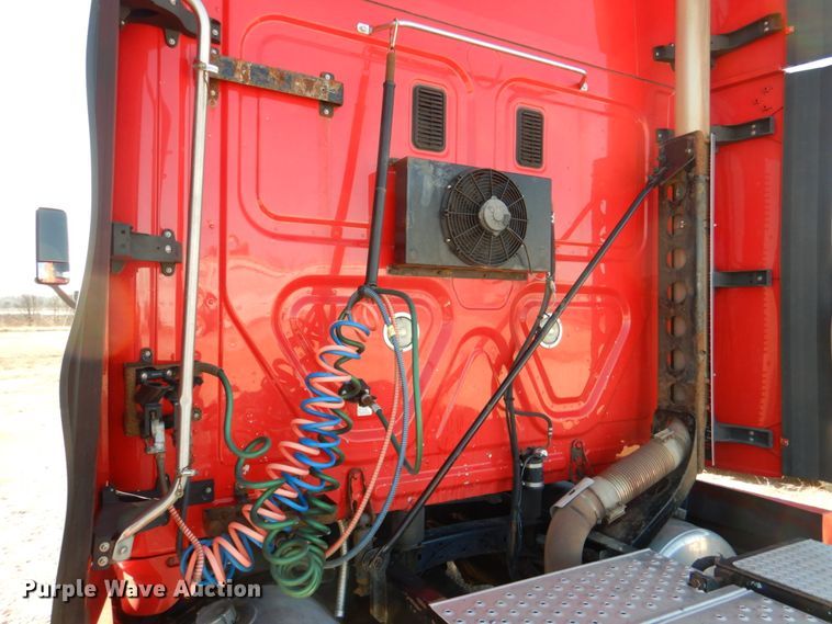 image for item DJ0382 2014 Freightliner Cascadia  semi truck