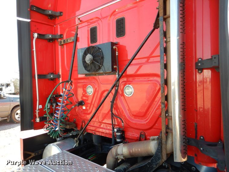 image for item DJ0382 2014 Freightliner Cascadia  semi truck