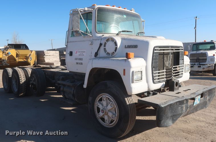 image for item DJ2303 1997 Ford L8000  truck cab and chassis