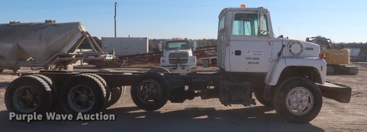 image for item DJ2303 1997 Ford L8000  truck cab and chassis