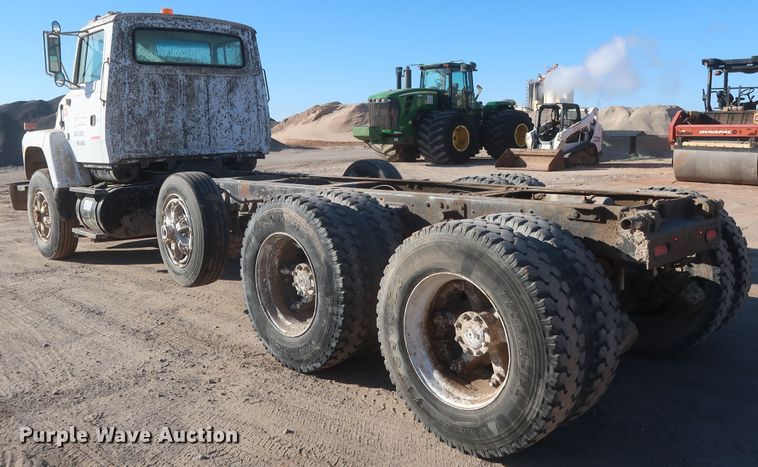 image for item DJ2303 1997 Ford L8000  truck cab and chassis