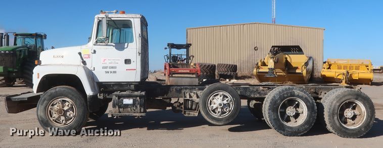 image for item DJ2303 1997 Ford L8000  truck cab and chassis