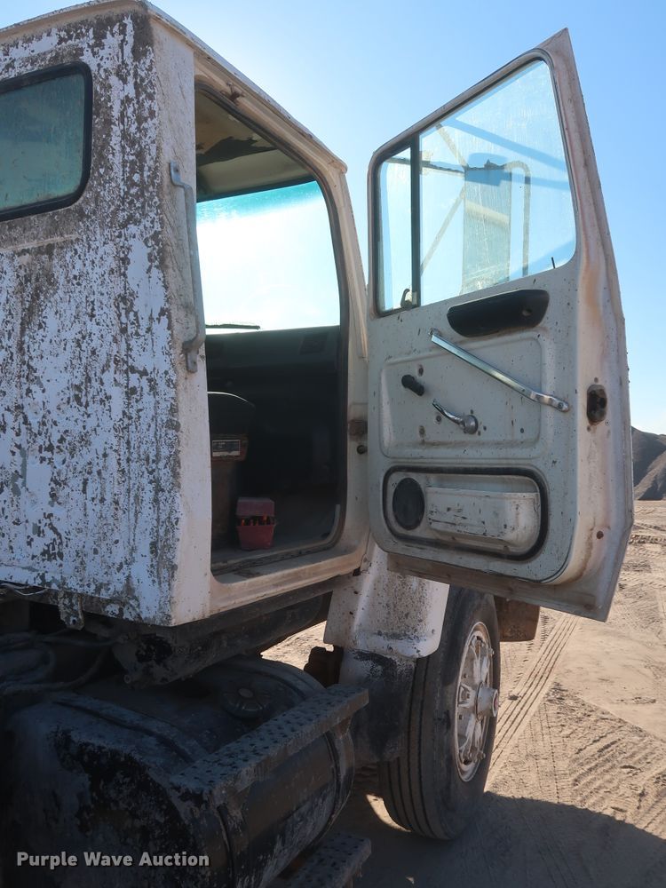 image for item DJ2303 1997 Ford L8000  truck cab and chassis