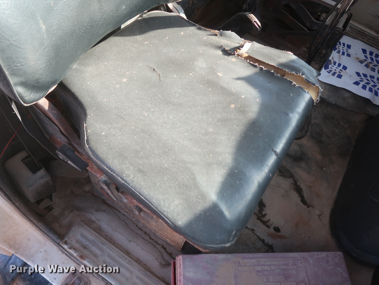 image for item DJ2303 1997 Ford L8000  truck cab and chassis