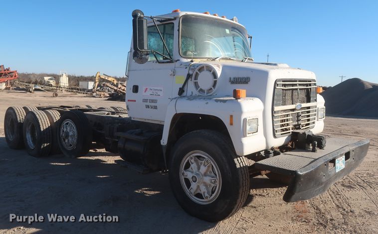 image for item DJ2304 1997 Ford L8000  truck cab and chassis