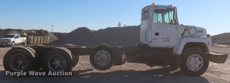 image for item DJ2304 1997 Ford L8000  truck cab and chassis