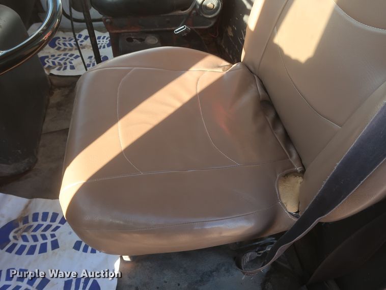 image for item DJ2304 1997 Ford L8000  truck cab and chassis