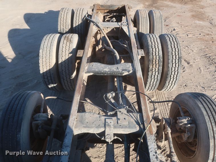 image for item DJ2304 1997 Ford L8000  truck cab and chassis