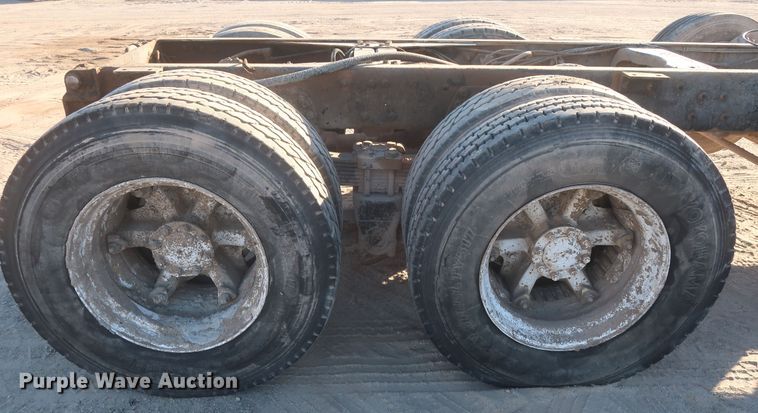 image for item DJ2304 1997 Ford L8000  truck cab and chassis