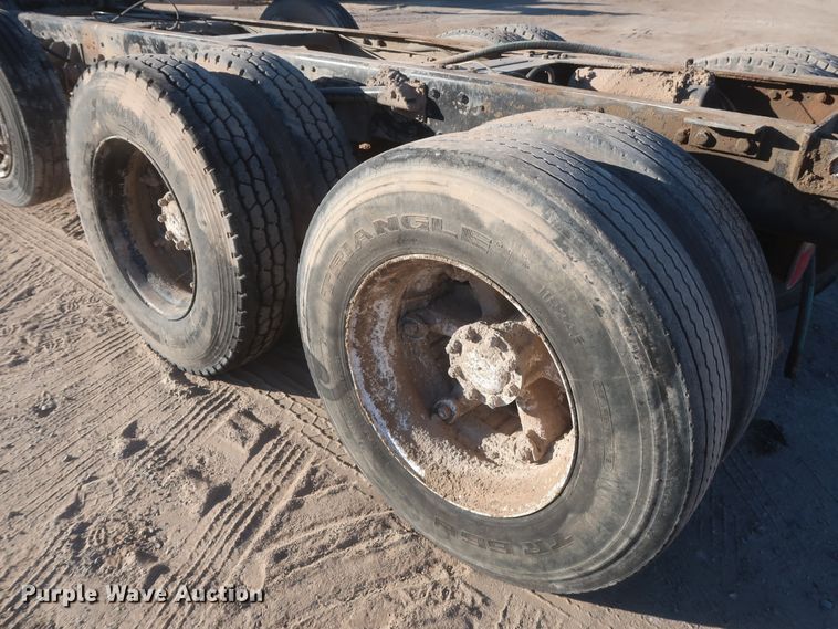 image for item DJ2304 1997 Ford L8000  truck cab and chassis