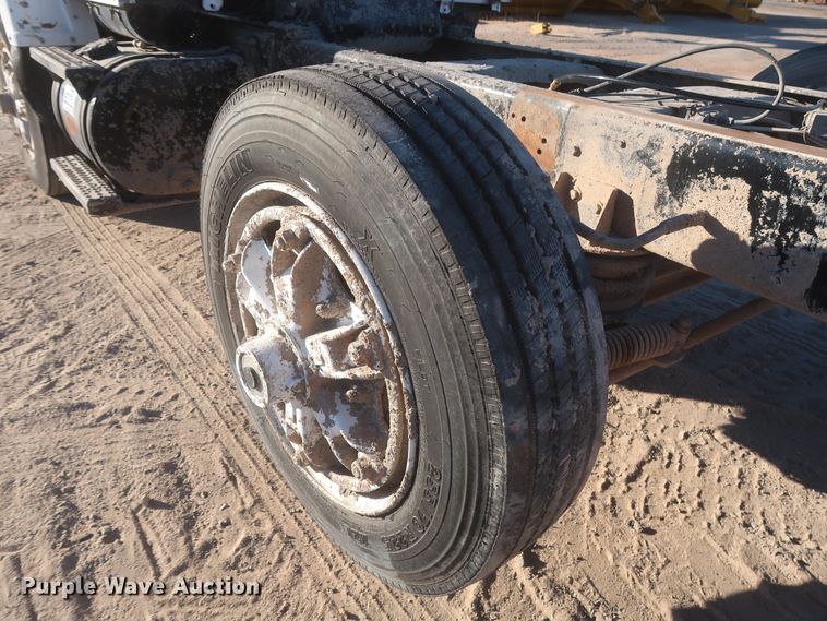 image for item DJ2304 1997 Ford L8000  truck cab and chassis