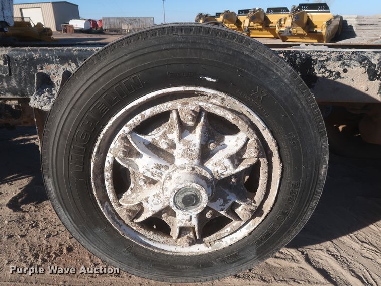 image for item DJ2304 1997 Ford L8000  truck cab and chassis