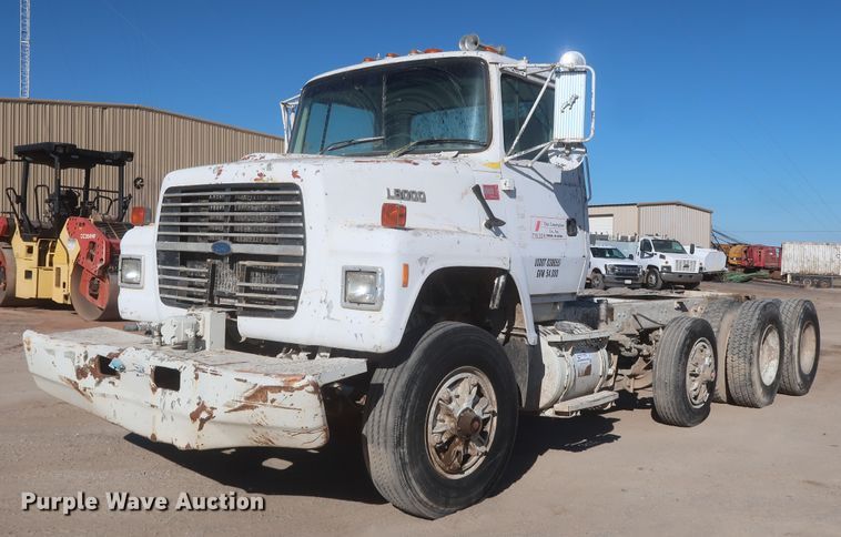 image for item DJ2305 1995 Ford L8000  truck cab and chassis