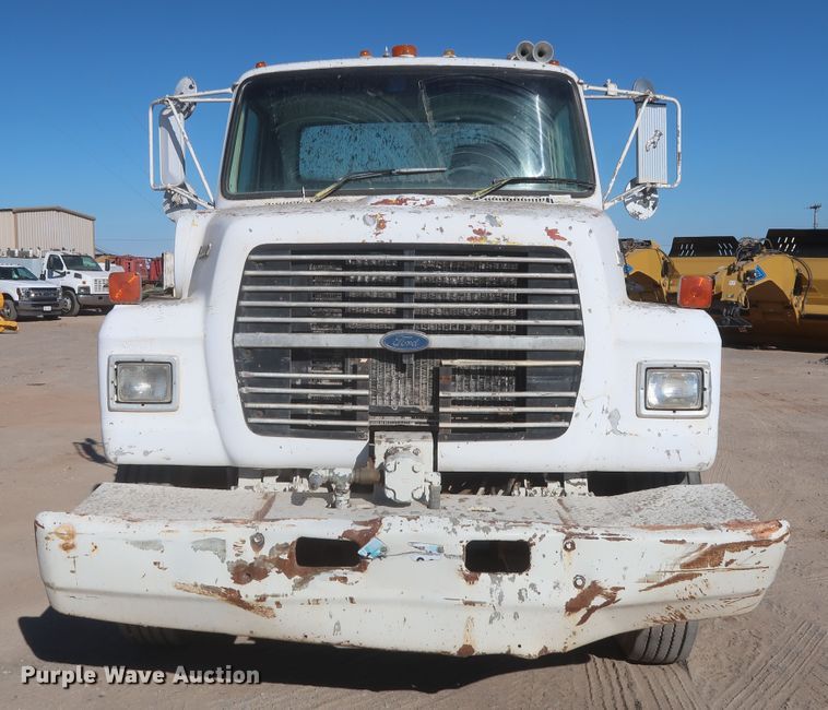 image for item DJ2305 1995 Ford L8000  truck cab and chassis