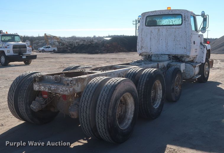 image for item DJ2305 1995 Ford L8000  truck cab and chassis